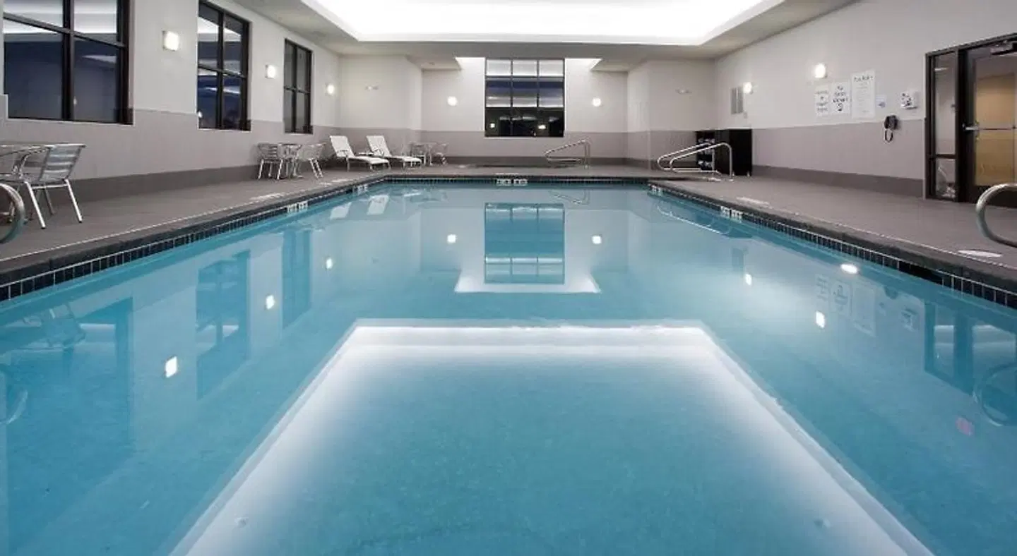 Holiday Inn Express & Suites Rock Springs Green River by IHG Hallenbad