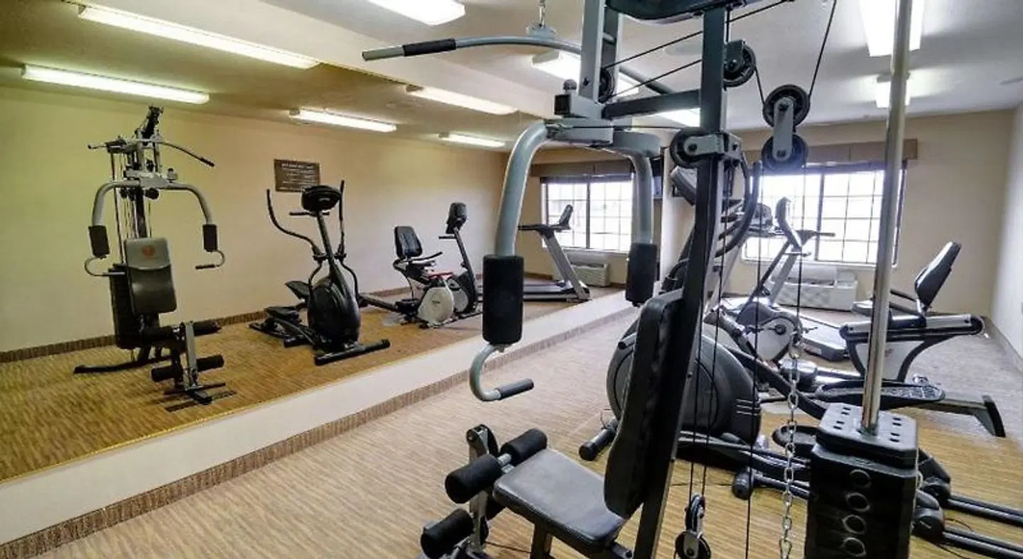 Comfort Inn & Suites SPORTS_AND_LEISURE