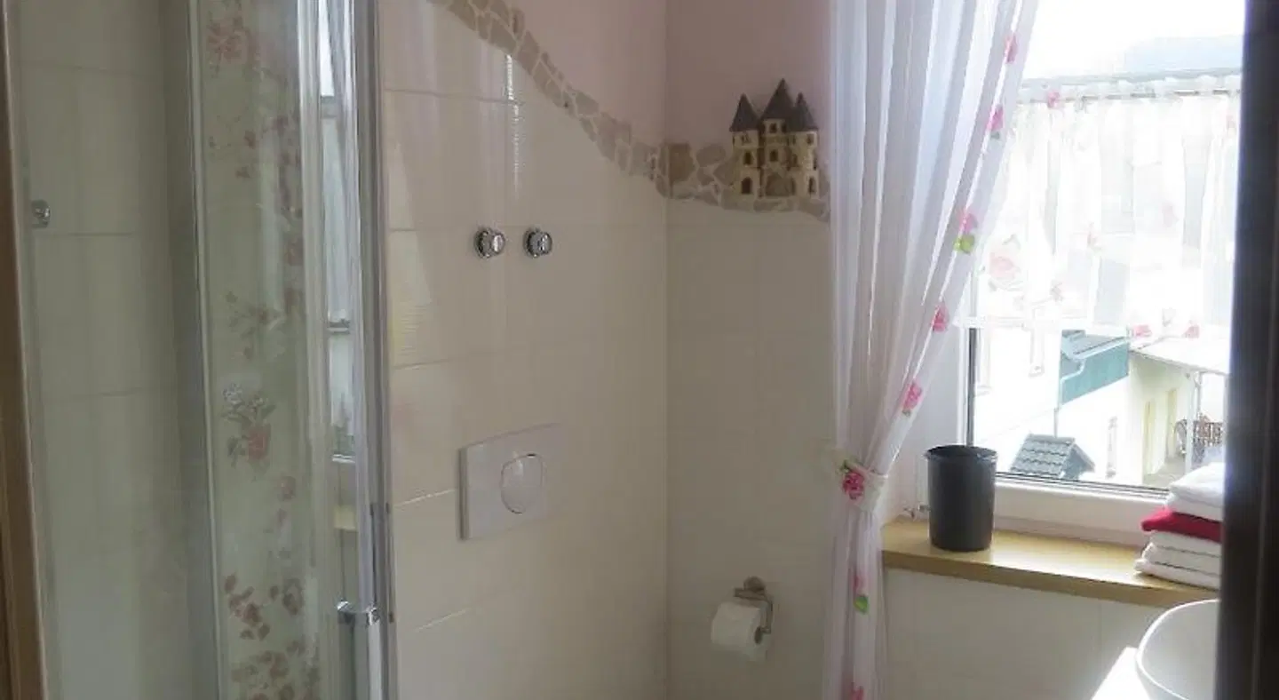 Märchenpension Rotkäppchen und der Wolf Badezimmer