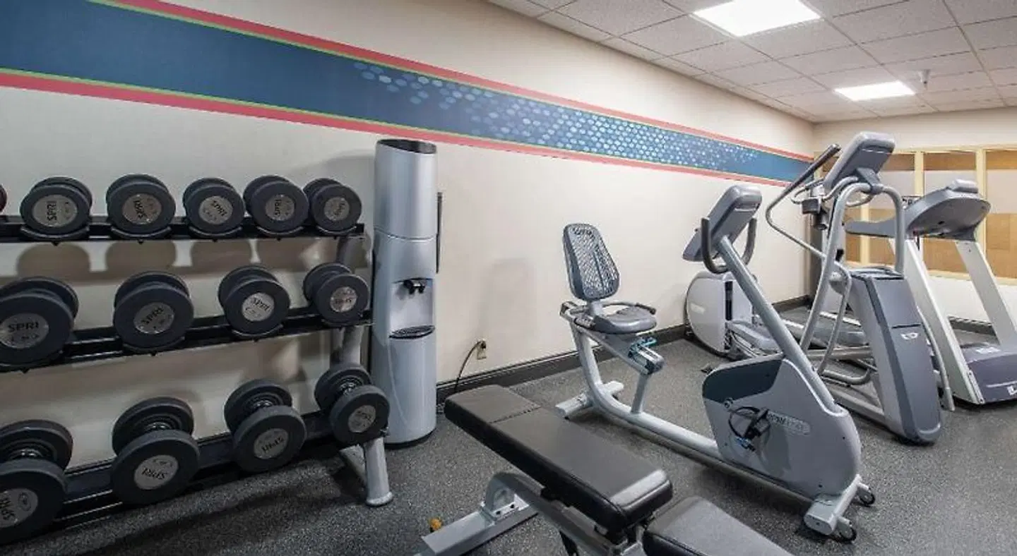 Hampton Inn & Suites Williamsburg-Richmond Rd. SPORTS_AND_LEISURE