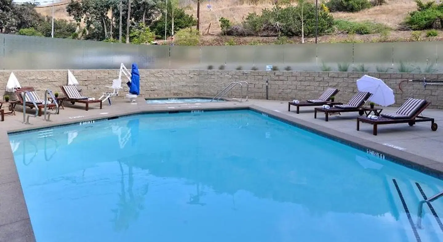 Holiday Inn Express & Suites San Diego - Mission Valley by IHG OUTDOOR_POOL