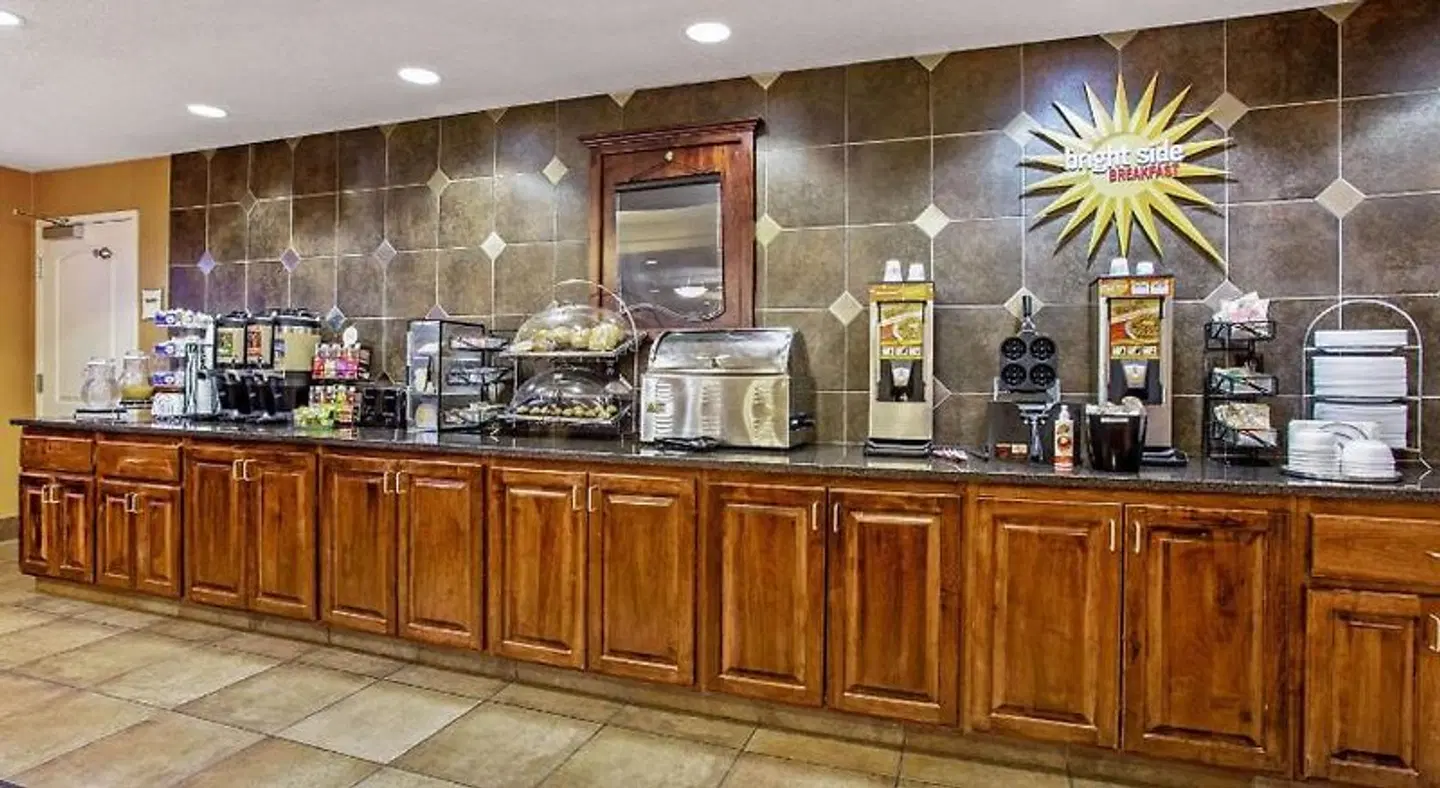 La Quinta Inn & Suites by Wyndham Bismarck Restaurant