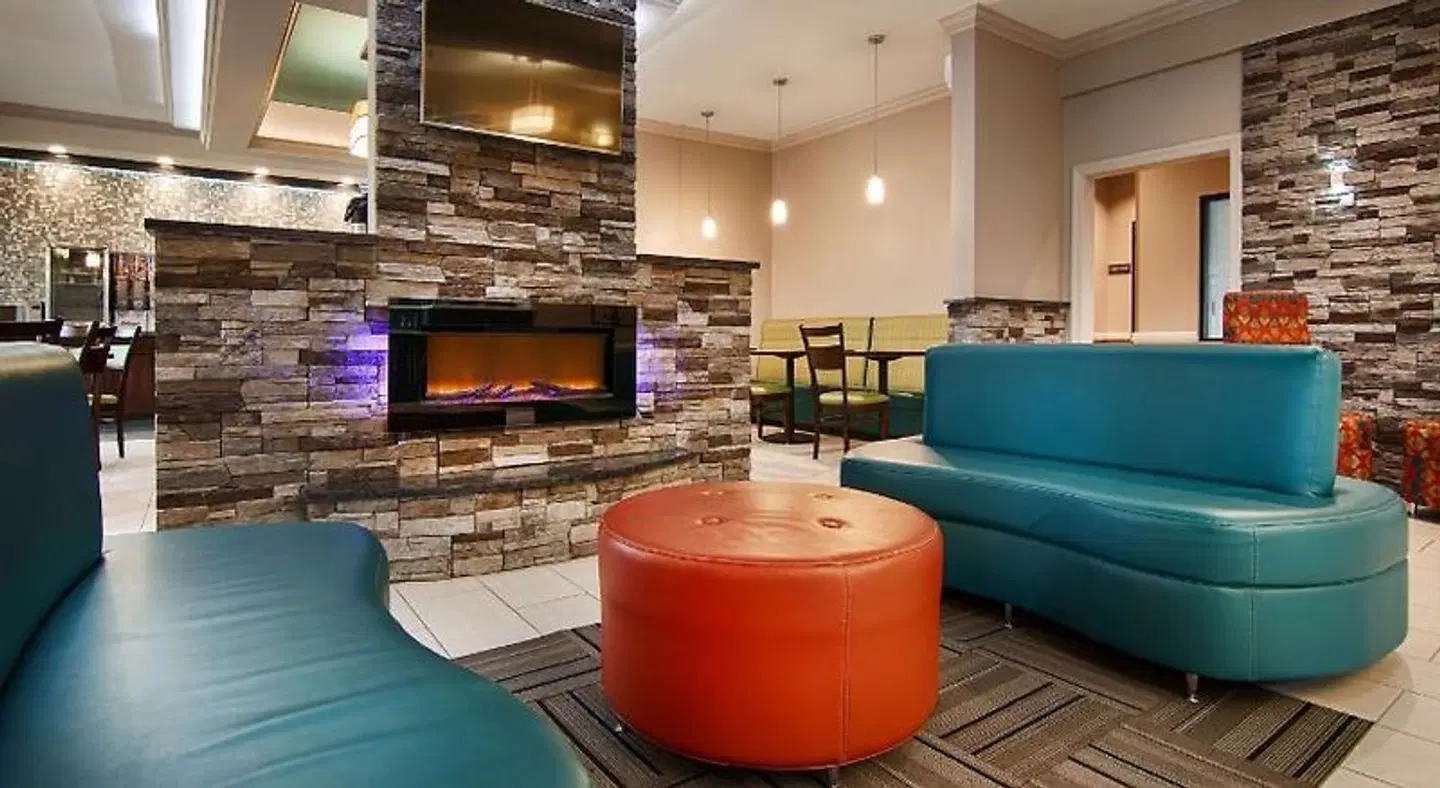 Best Western Inn & Suites Elkhart LOUNGE_LOBBY