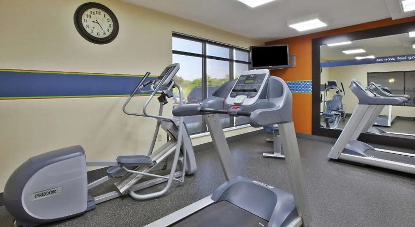 Hampton Inn Commerce Novi SPORTS_AND_LEISURE