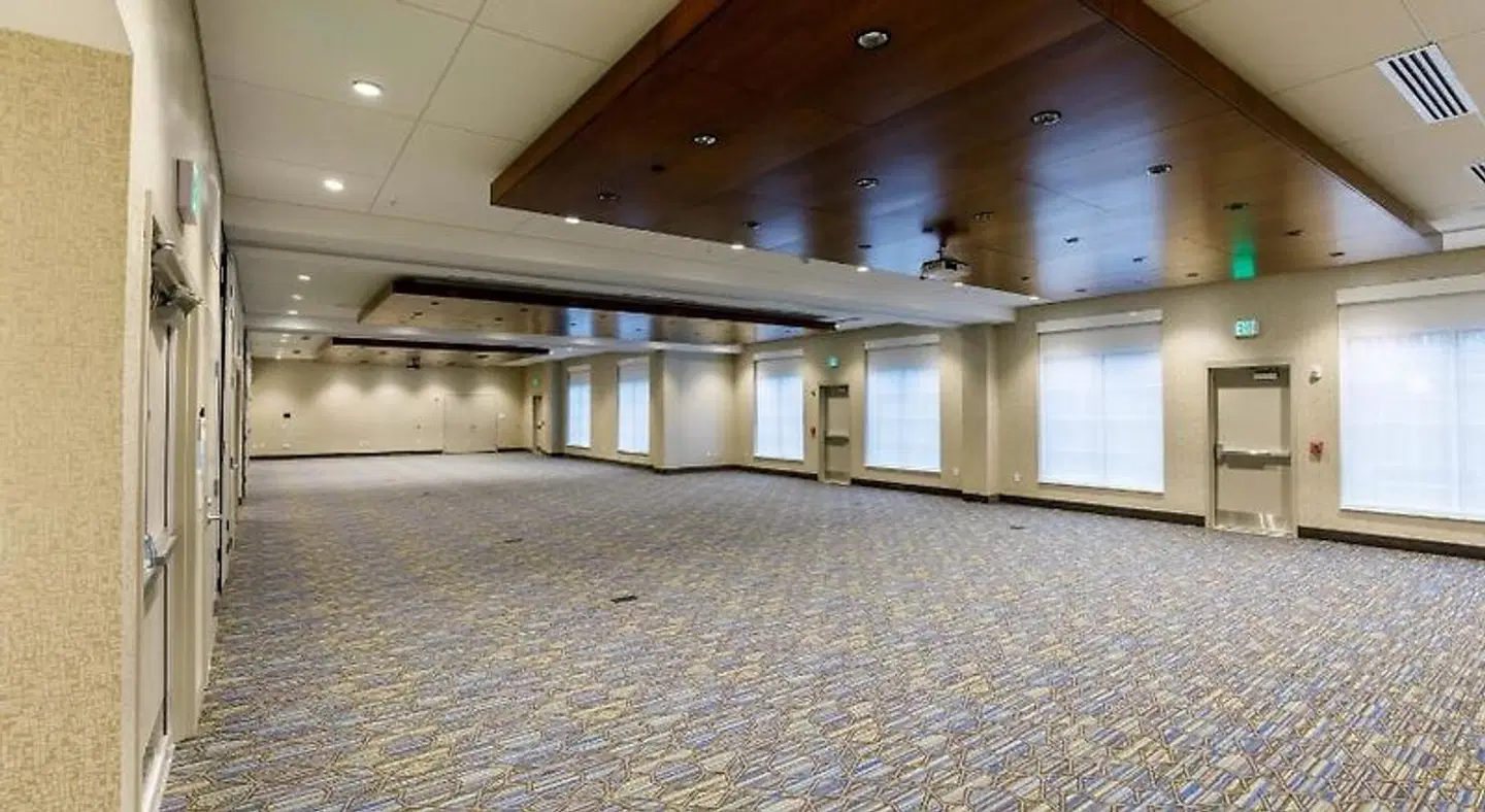Holiday Inn Express & Suites Sturbridge by IHG LOUNGE_LOBBY