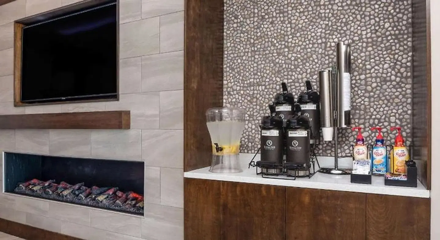 LA QUINTA INN SUITES GREENSBORO ARPT HIGH POINT Restaurant