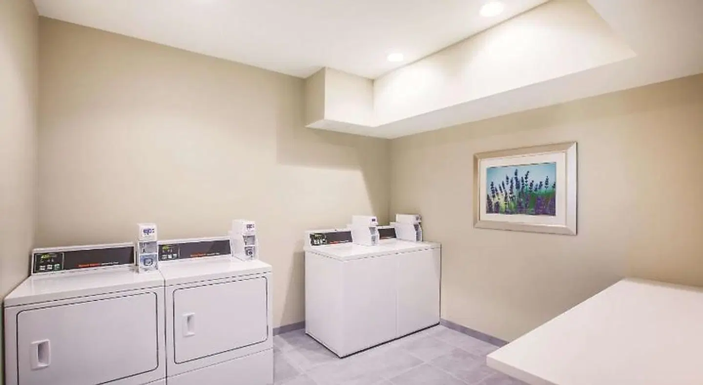 La Quinta Inn & Suites Wichita Northeast ROOM_EXAMPLE