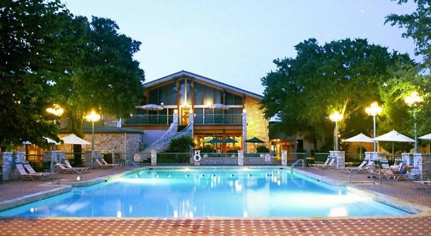 Inn of the Hills Hotel and Conference Center EXTERIOR