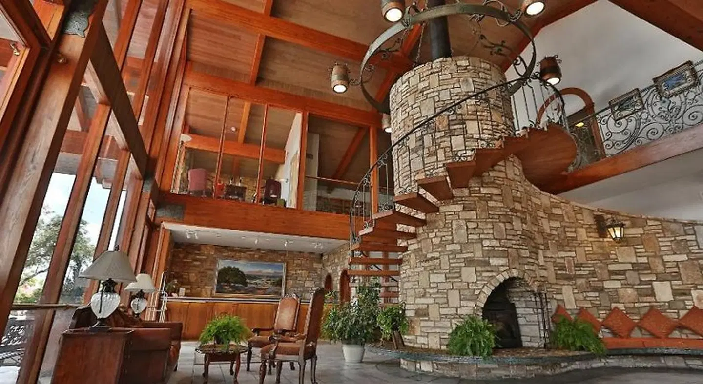 Inn of the Hills Hotel and Conference Center EXTERIOR