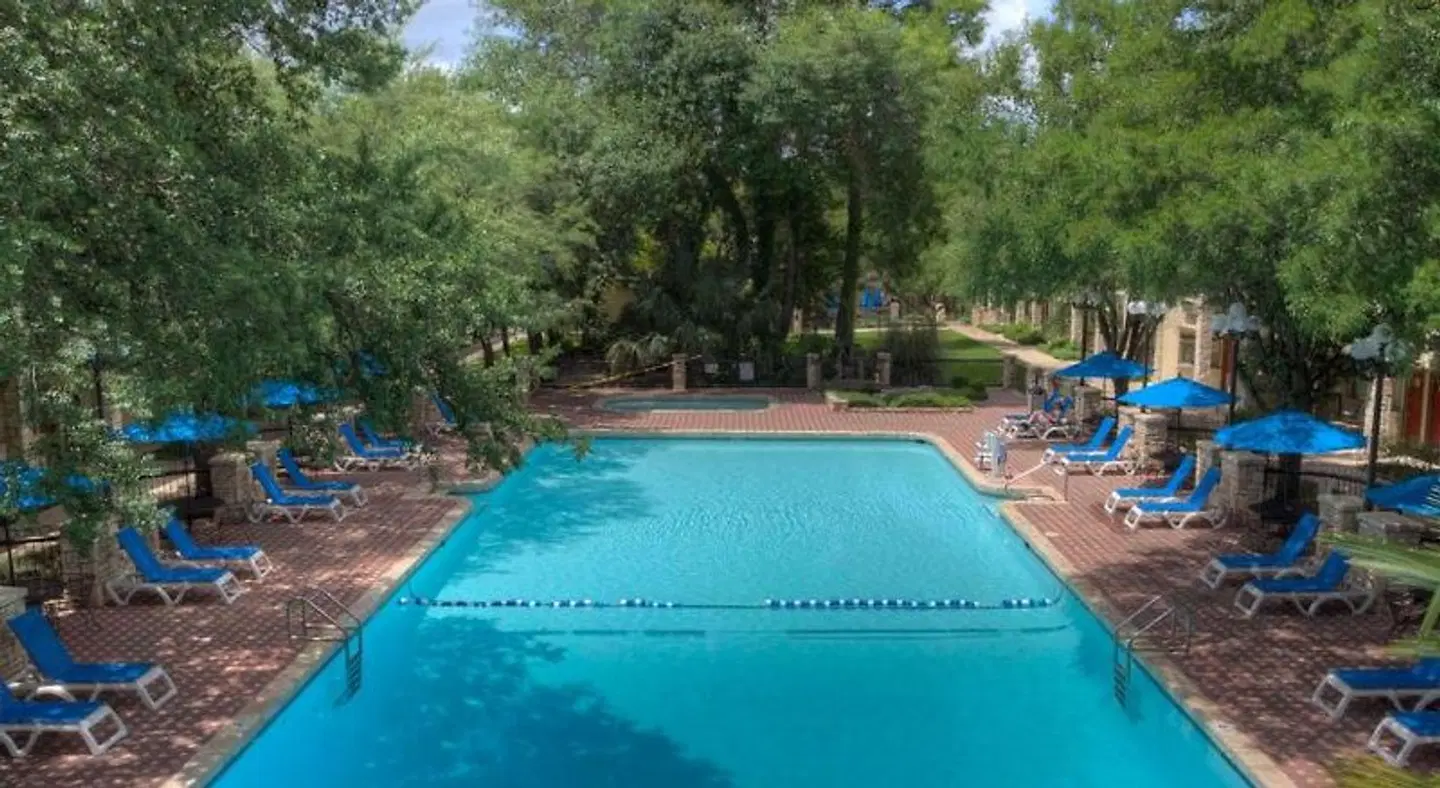 Inn of the Hills Hotel and Conference Center OUTDOOR_POOL