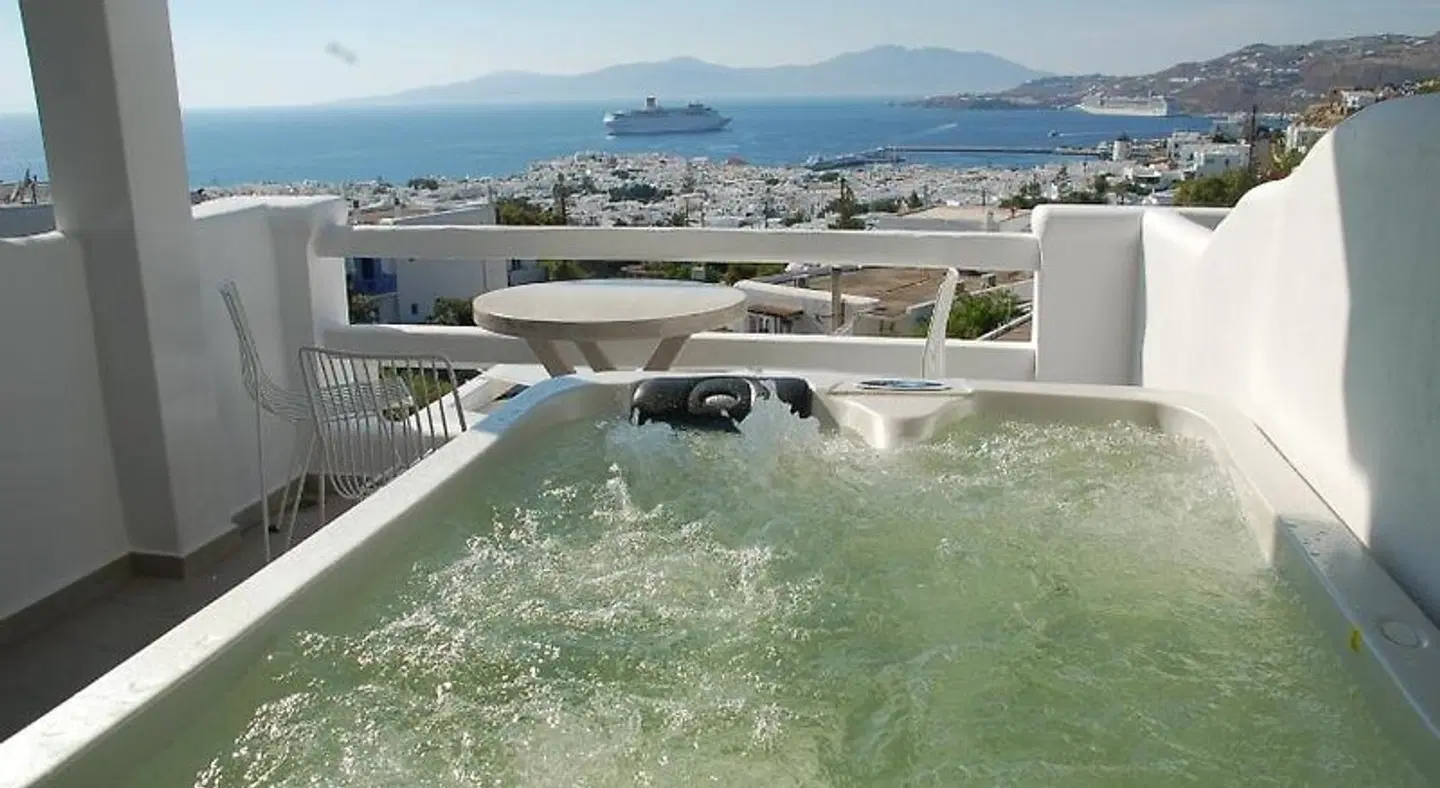 Constantina Zorz Xydakis OUTDOOR_POOL