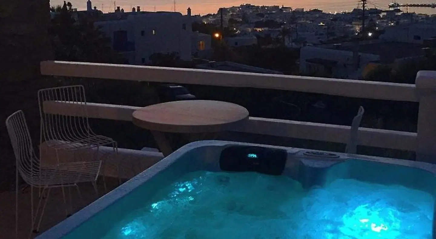 Constantina Zorz Xydakis OUTDOOR_POOL
