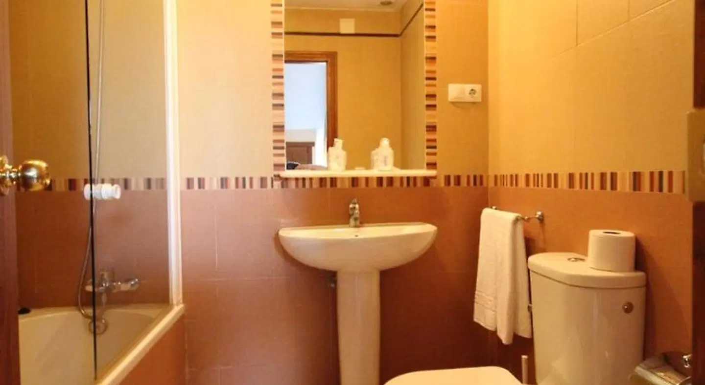 Hostal Niza Badezimmer