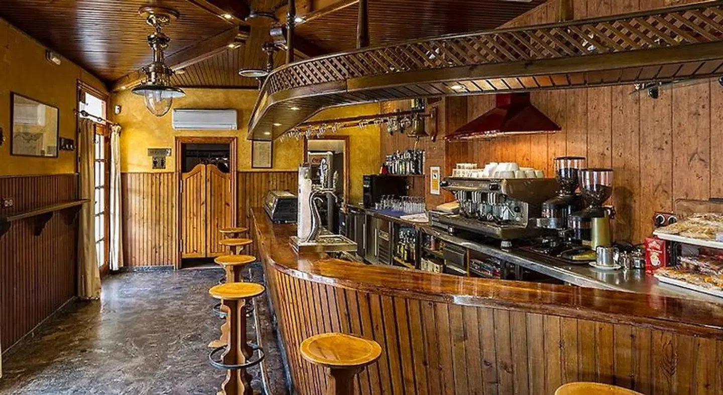 La Pinta Bar