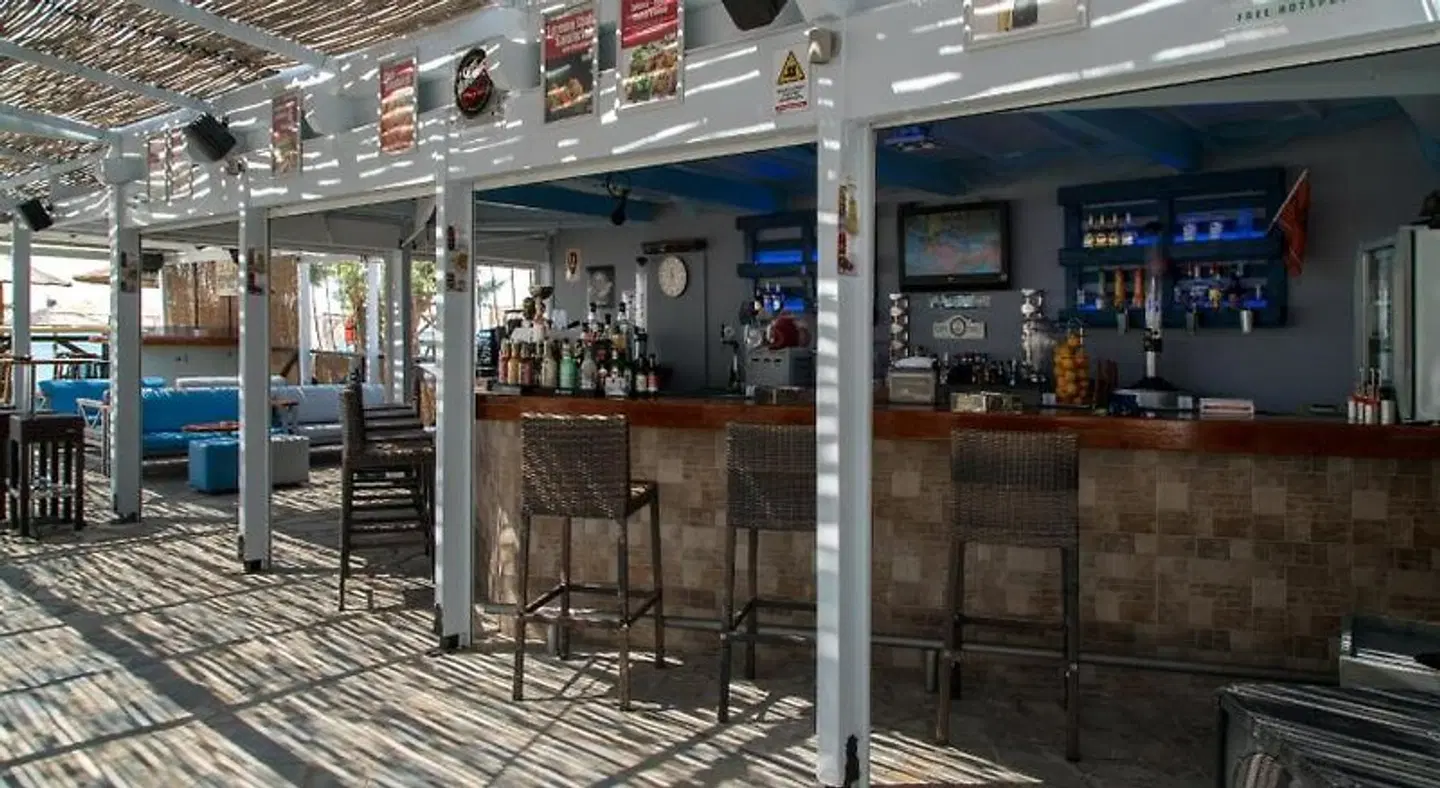 Studio Nikos Bar
