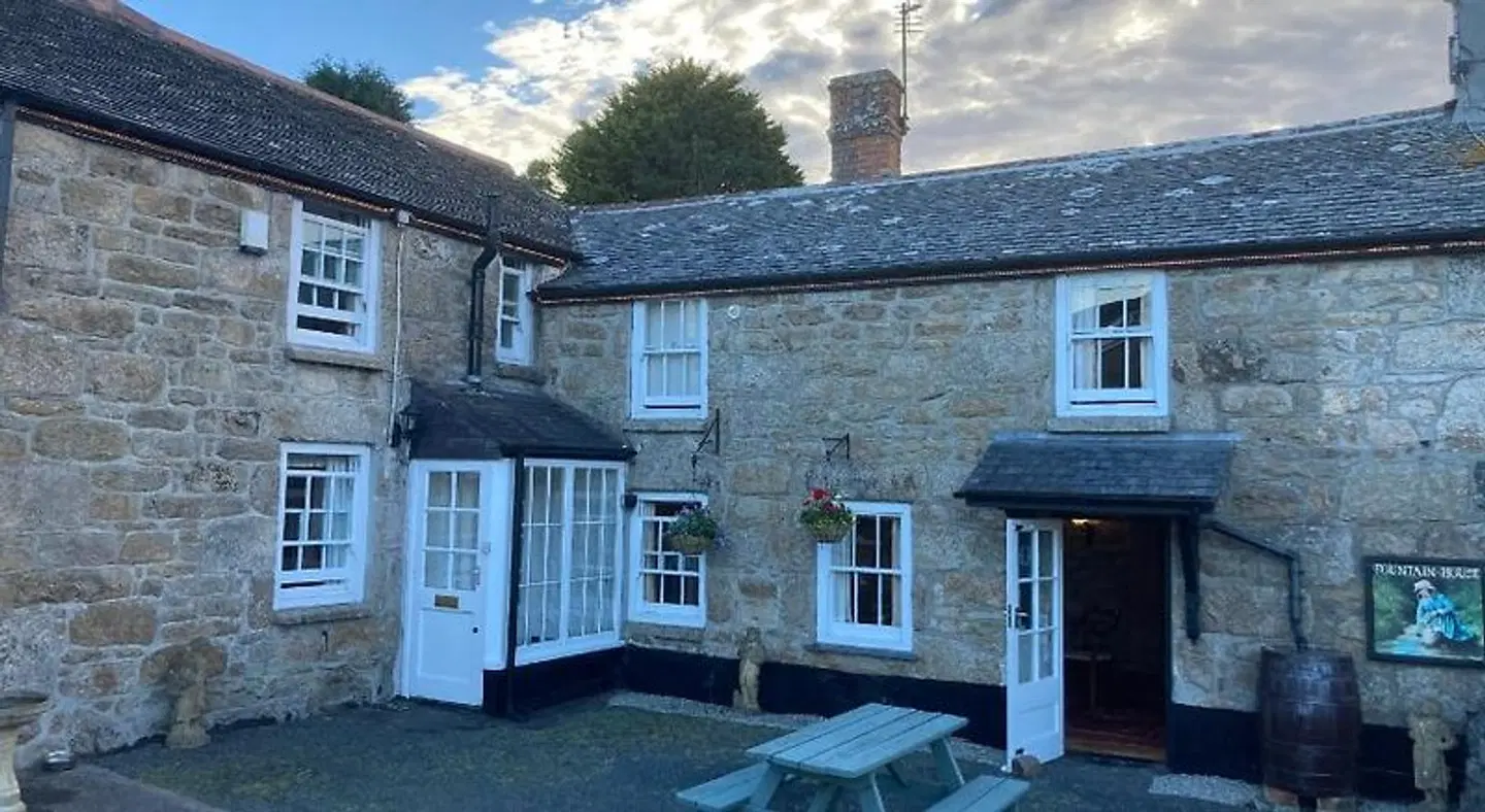 The Fountain Inn EXTERIOR