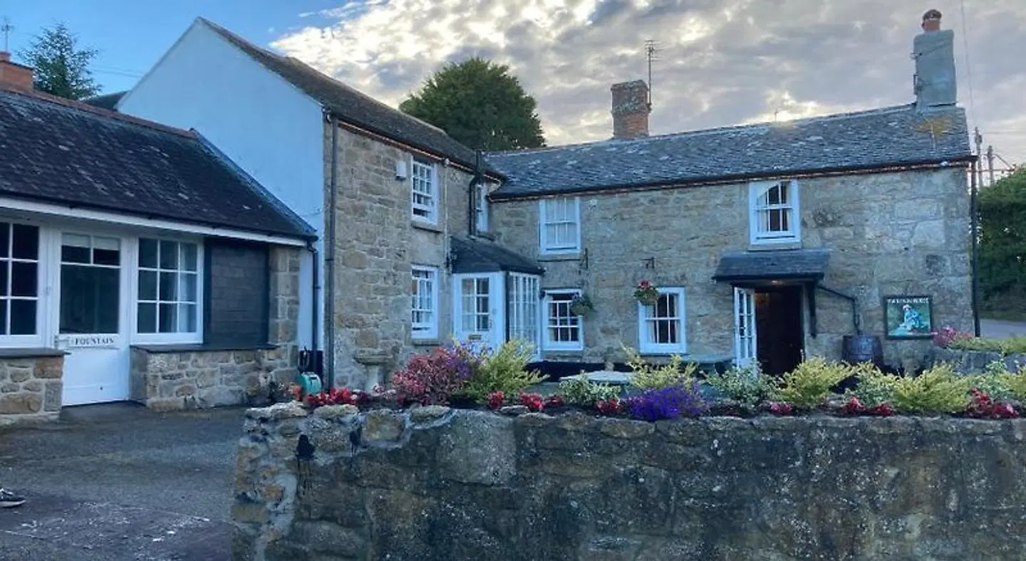 The Fountain Inn EXTERIOR