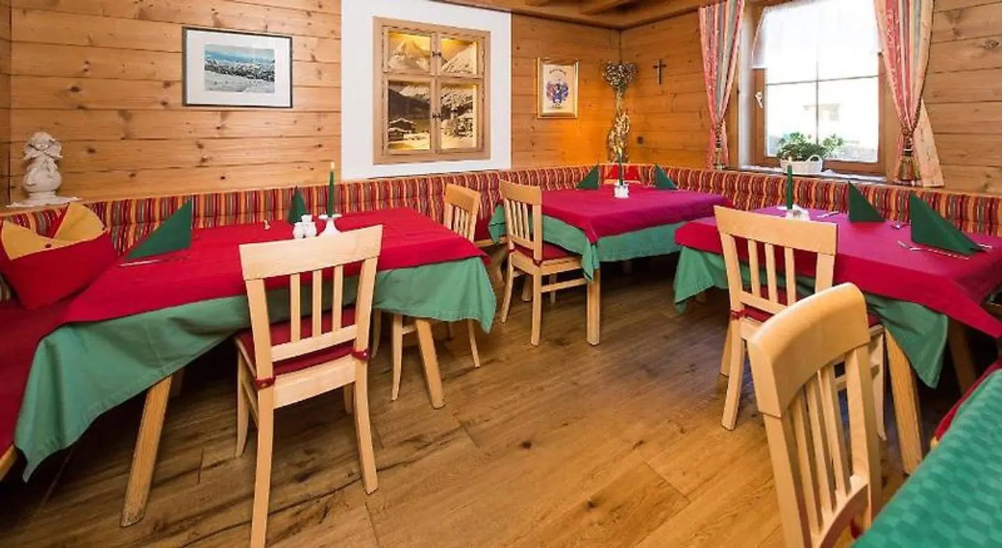 Gasthaus & Pension Alphorn Bar