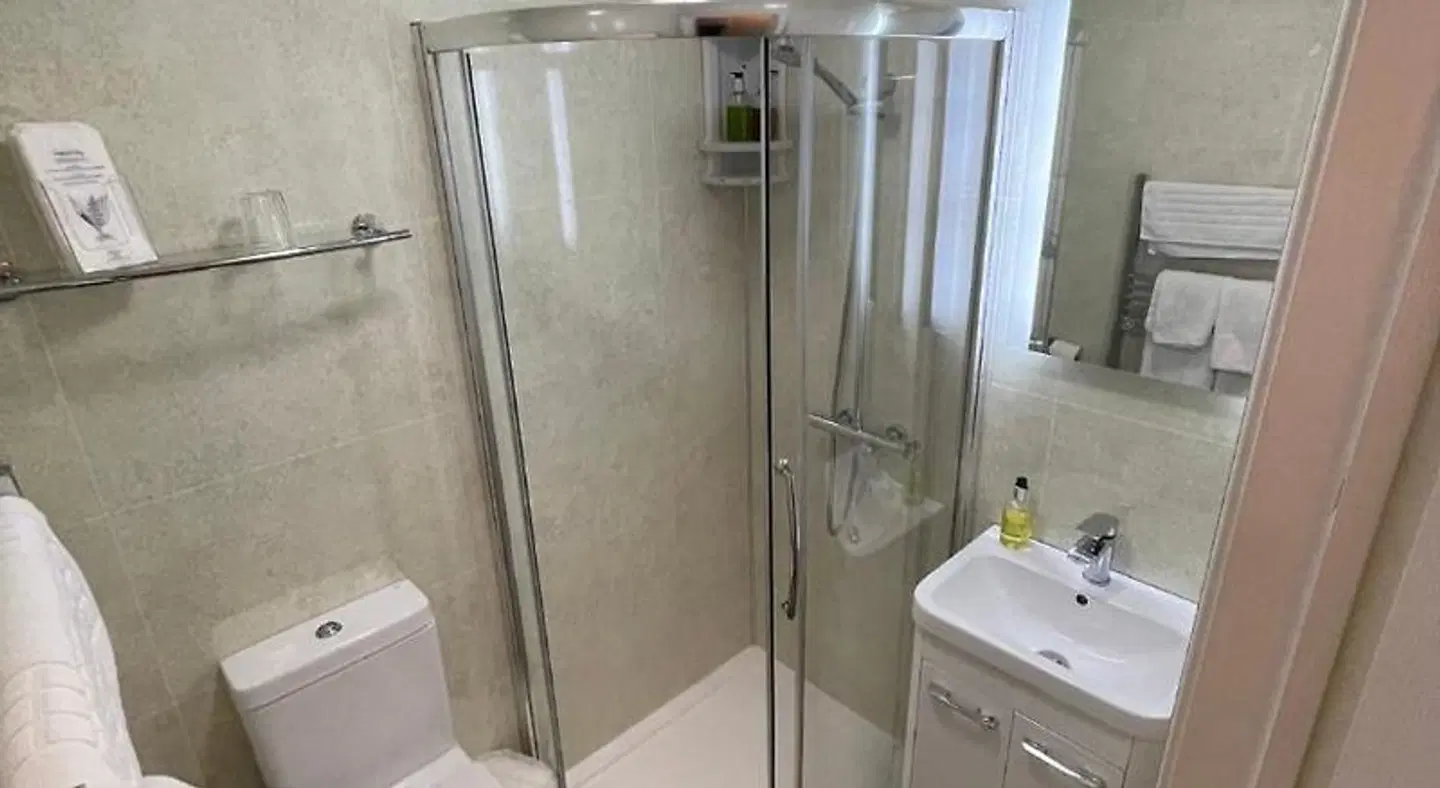 Lovesgrove Country Guest House Badezimmer