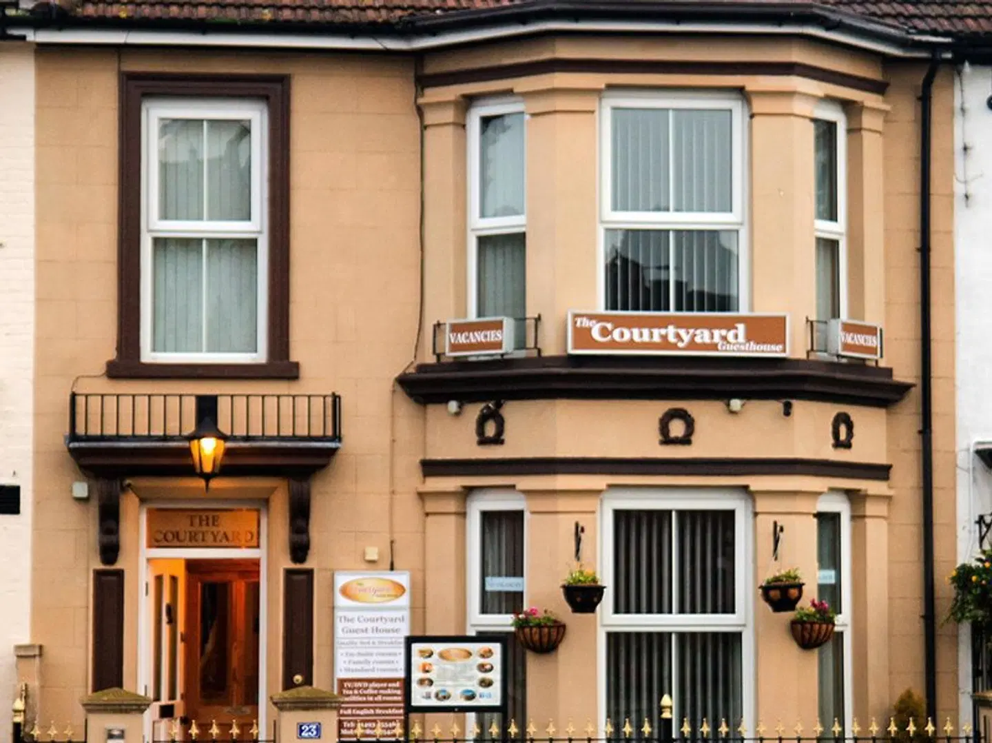The Courtyard Guest House EXTERIOR
