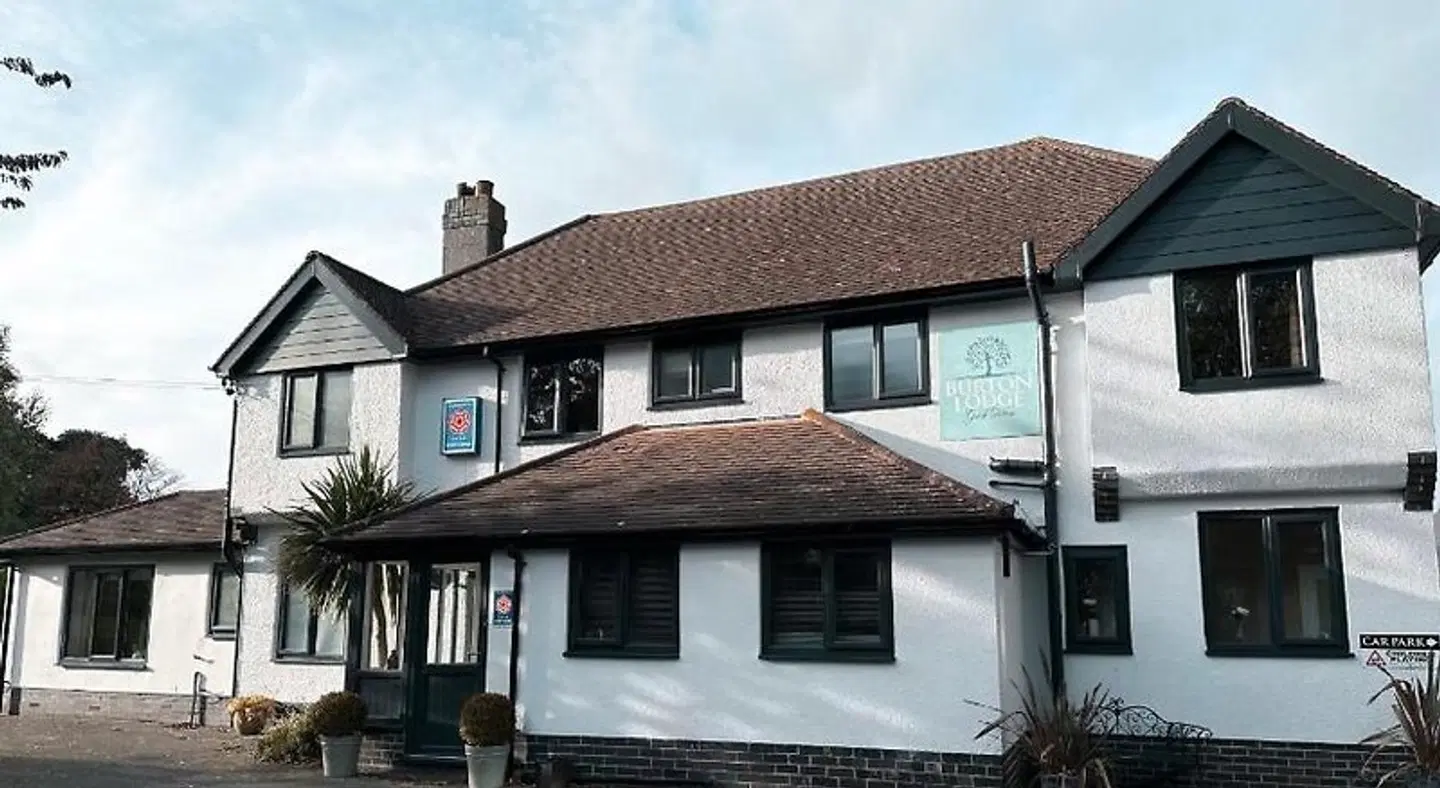 Burton Lodge Guest House EXTERIOR