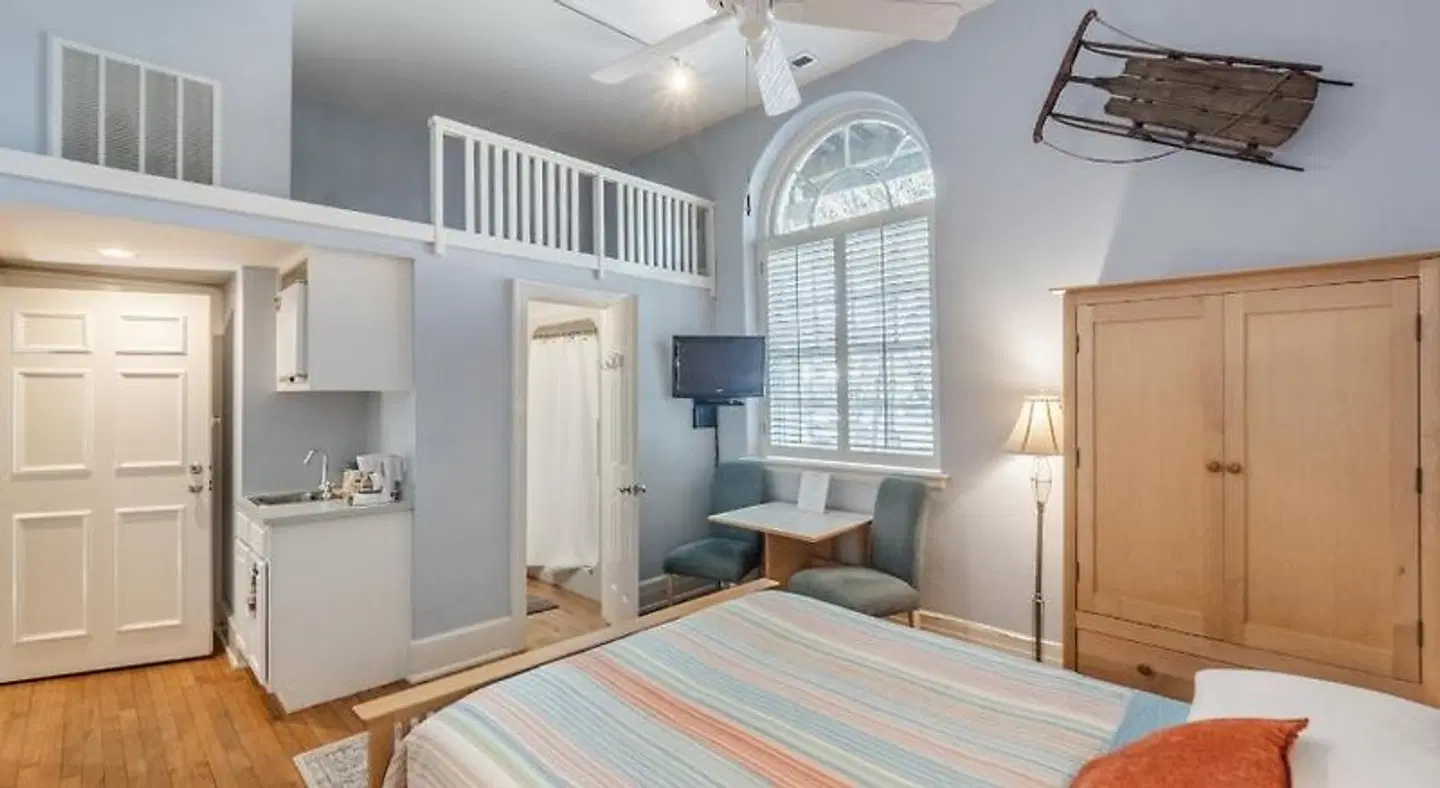 Front Street Inn ROOM_EXAMPLE