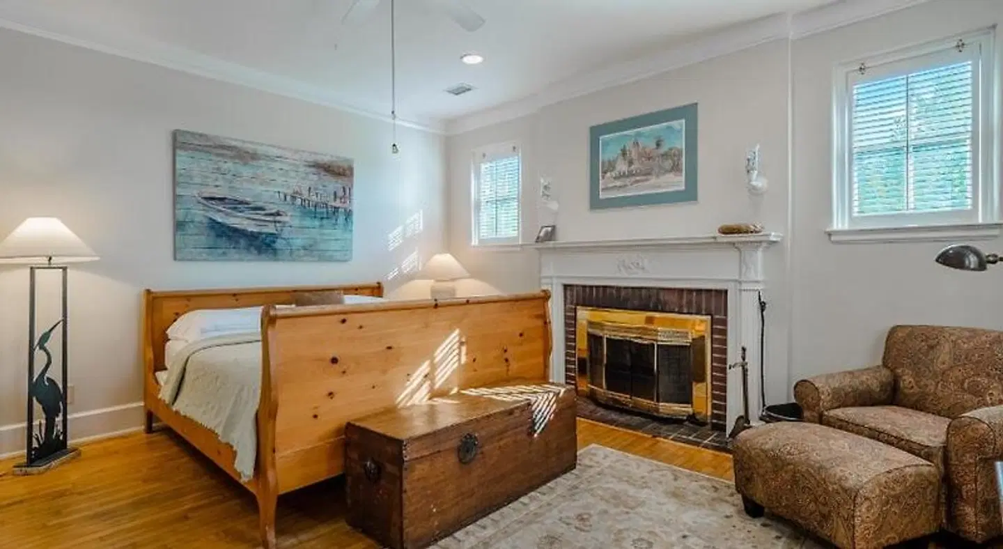 Front Street Inn ROOM_EXAMPLE
