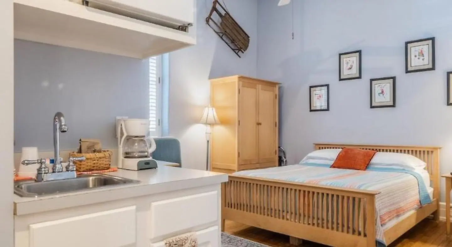 Front Street Inn ROOM_EXAMPLE