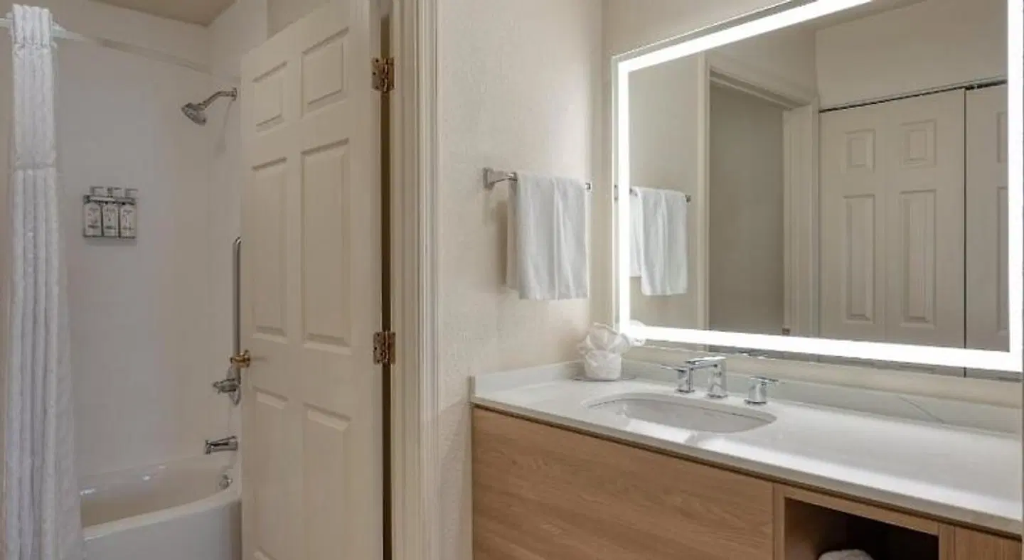 Staybridge Suites Allentown Bethlehem Airport by IHG Badezimmer