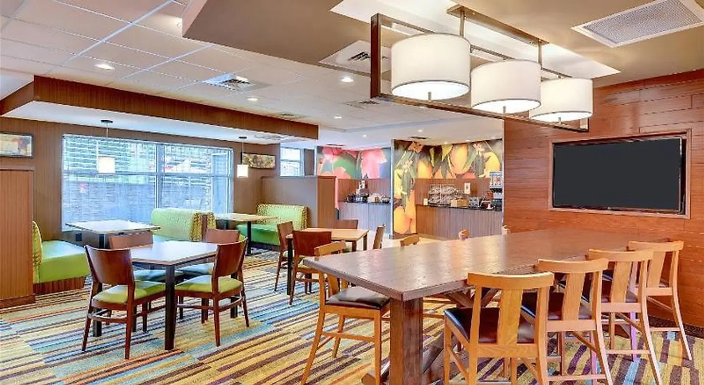Fairfield Inn & Suites by Marriott Nashville MetroCenter Bar
