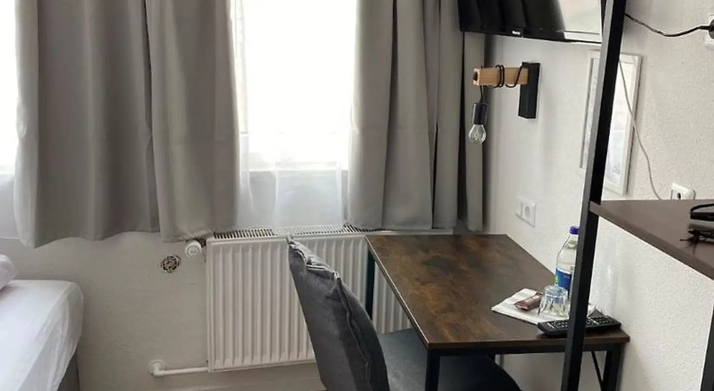 Rössle ROOM_EXAMPLE