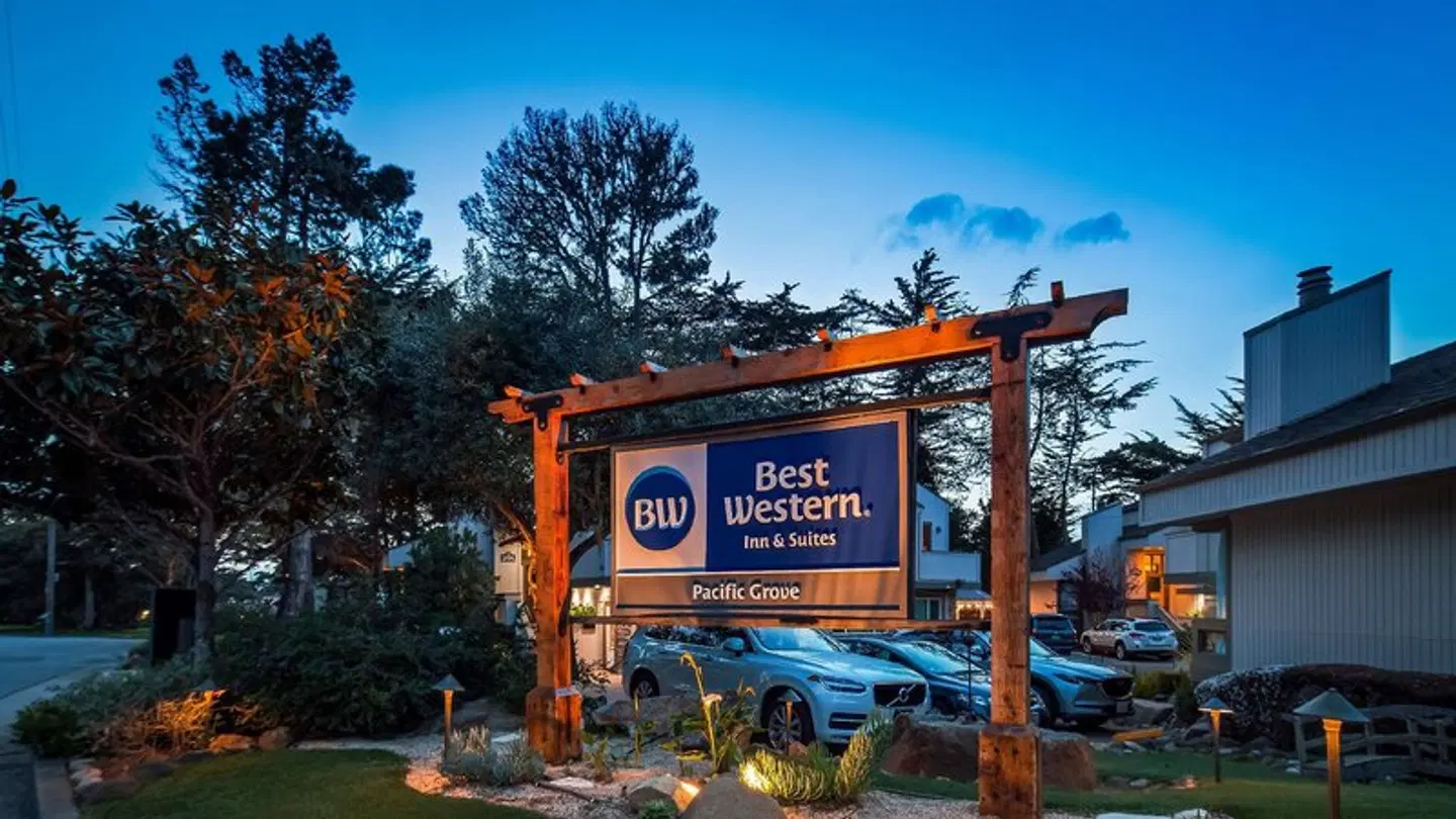 Best Western The Inn & Suites Pacific Grove EXTERIOR
