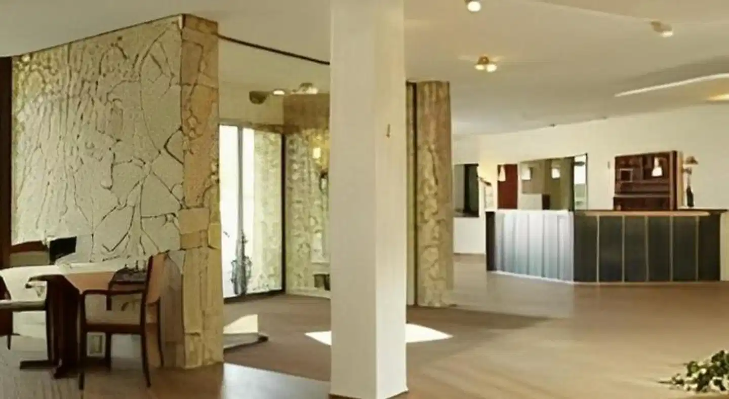 Balland's Hotel & Restaurant Lobby