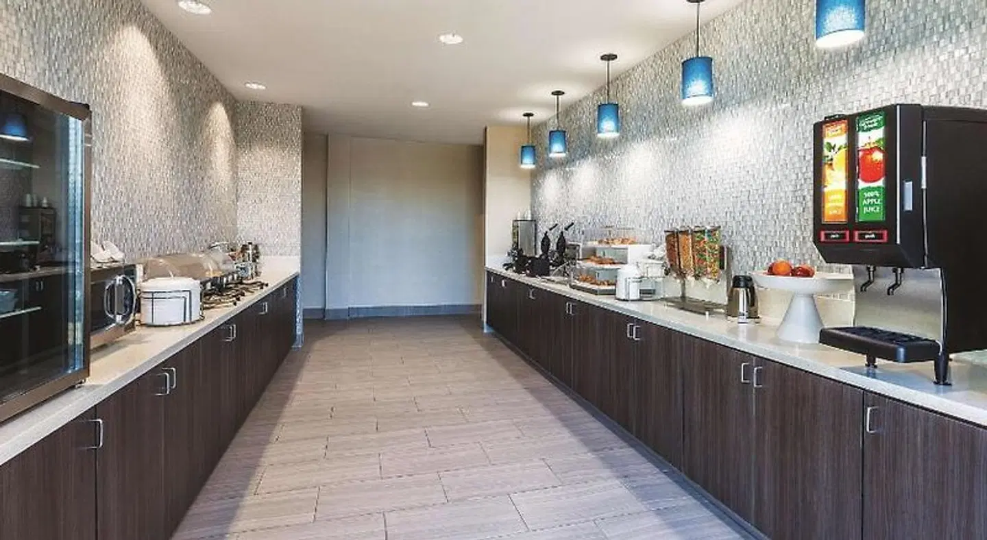 La Quinta Inn & Suites by Wyndham Terre Haute Restaurant