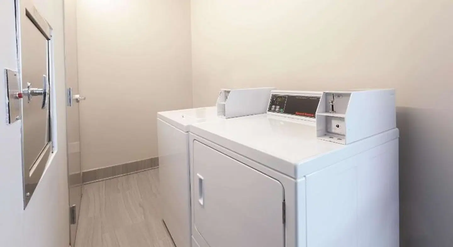La Quinta Inn & Suites by Wyndham Terre Haute ROOM_EXAMPLE