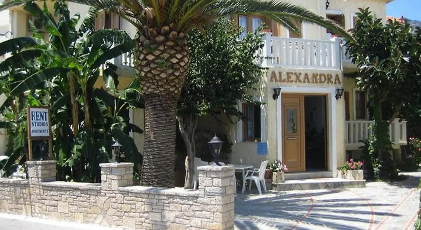 Alexandra EXTERIOR