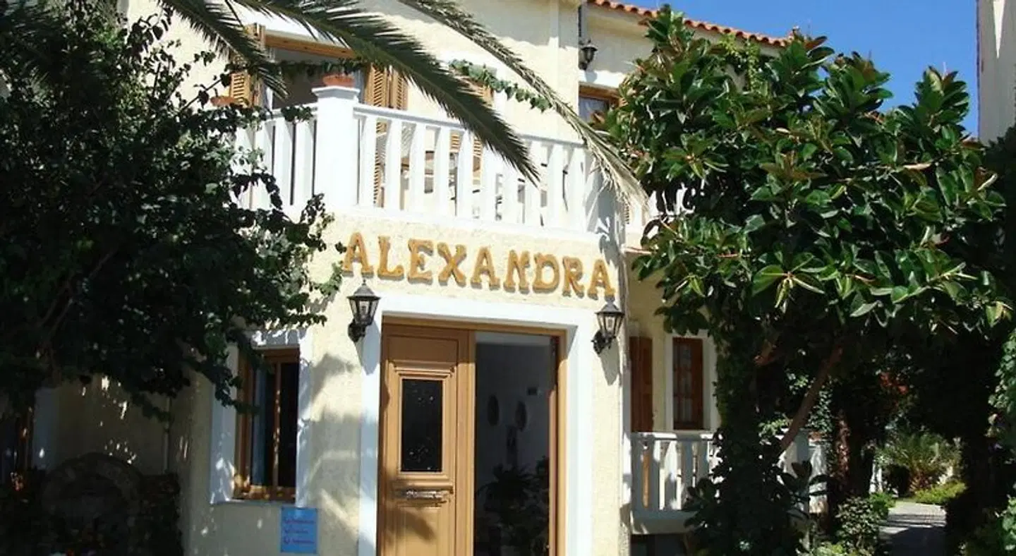Alexandra EXTERIOR