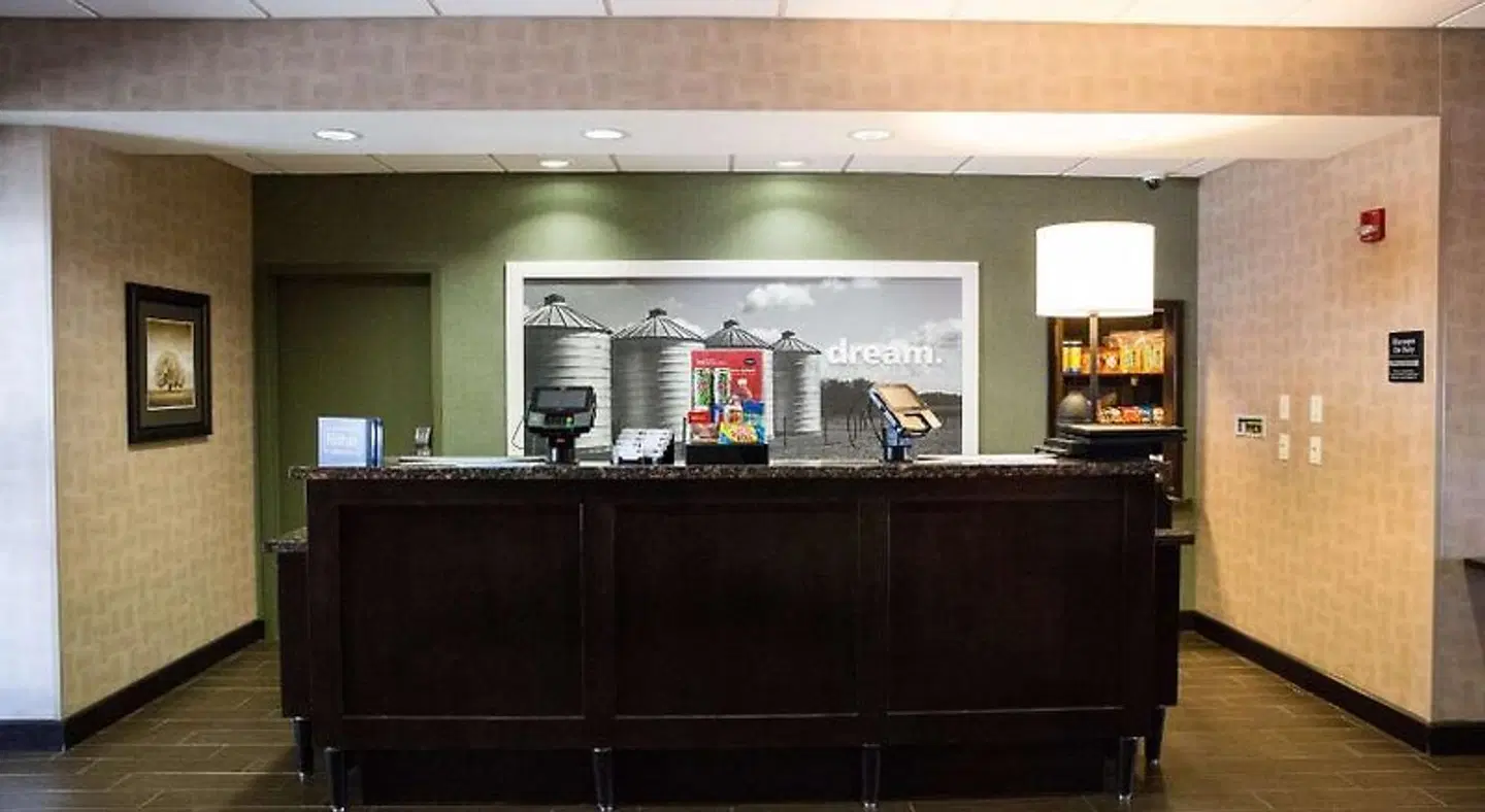 Hampton Inn & Suites Bismarck Northwest LOUNGE_LOBBY