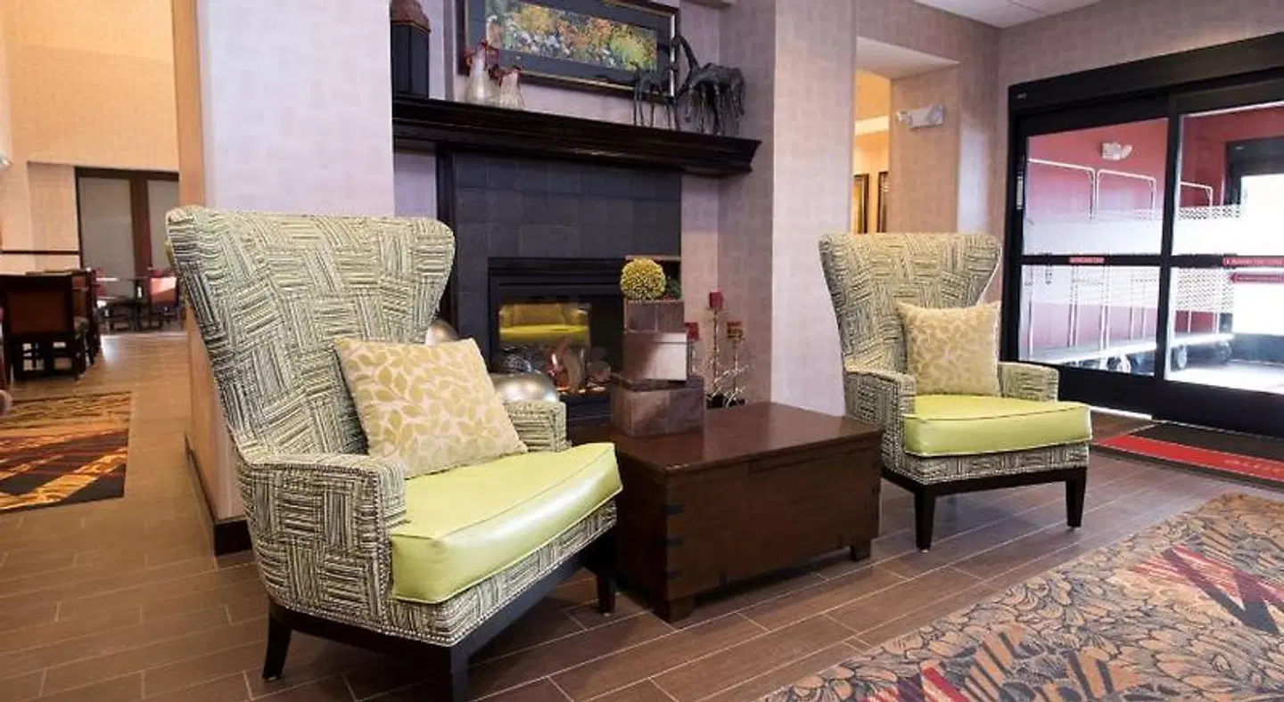 Hampton Inn & Suites Bismarck Northwest LOUNGE_LOBBY