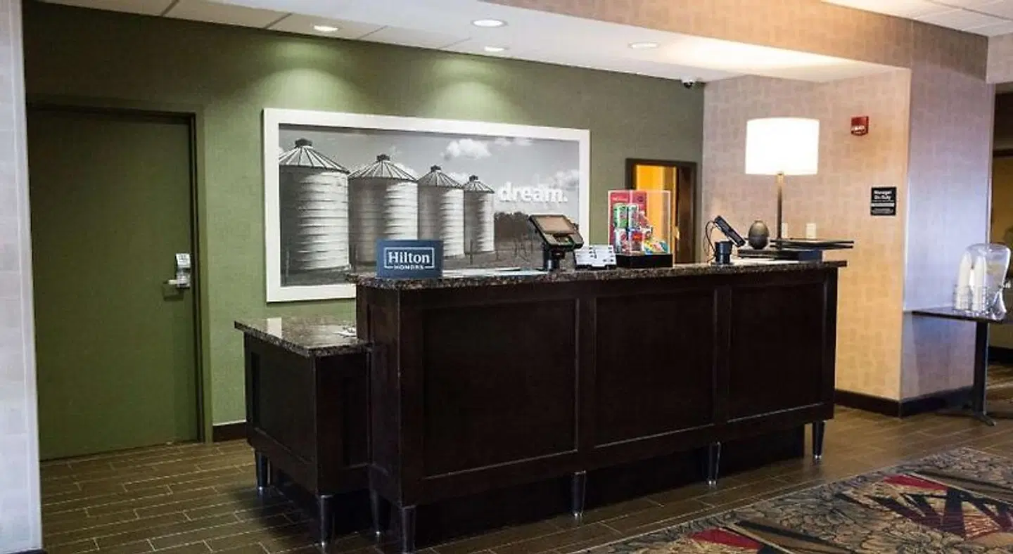 Hampton Inn & Suites Bismarck Northwest LOUNGE_LOBBY