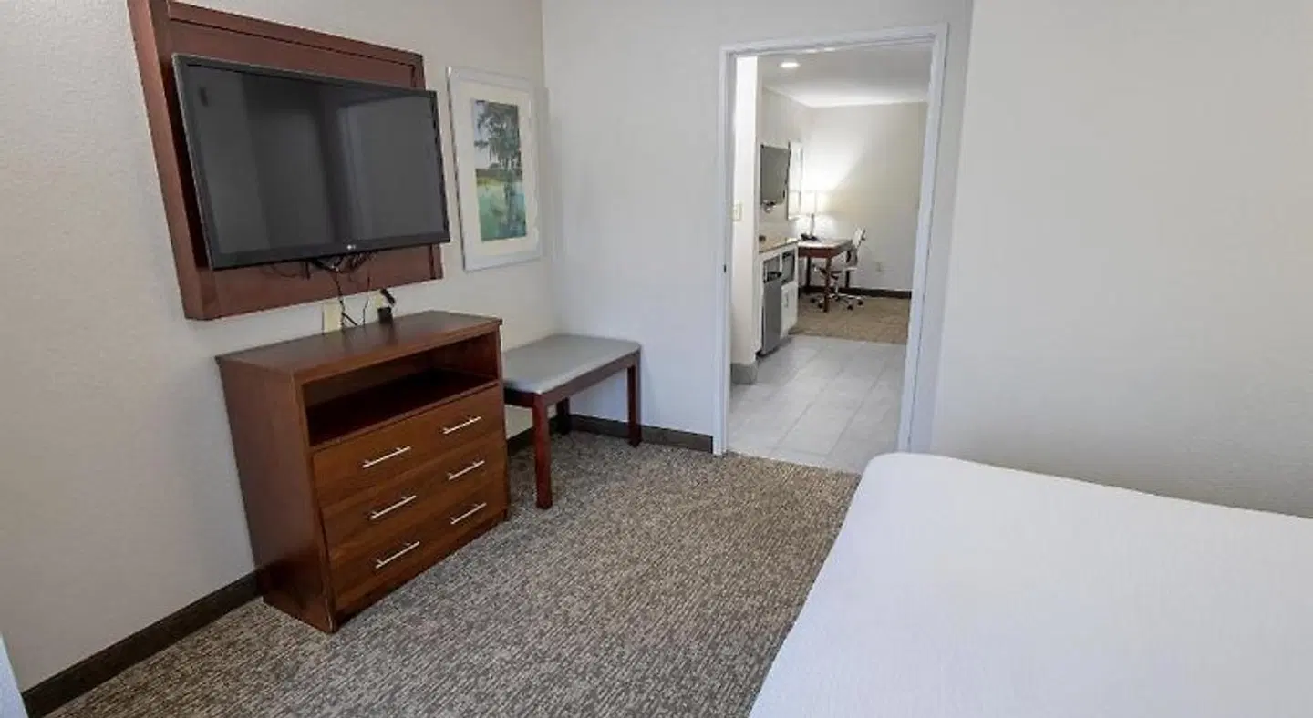 Best Western Plus Vermilion River Inn & Suites ROOM_EXAMPLE