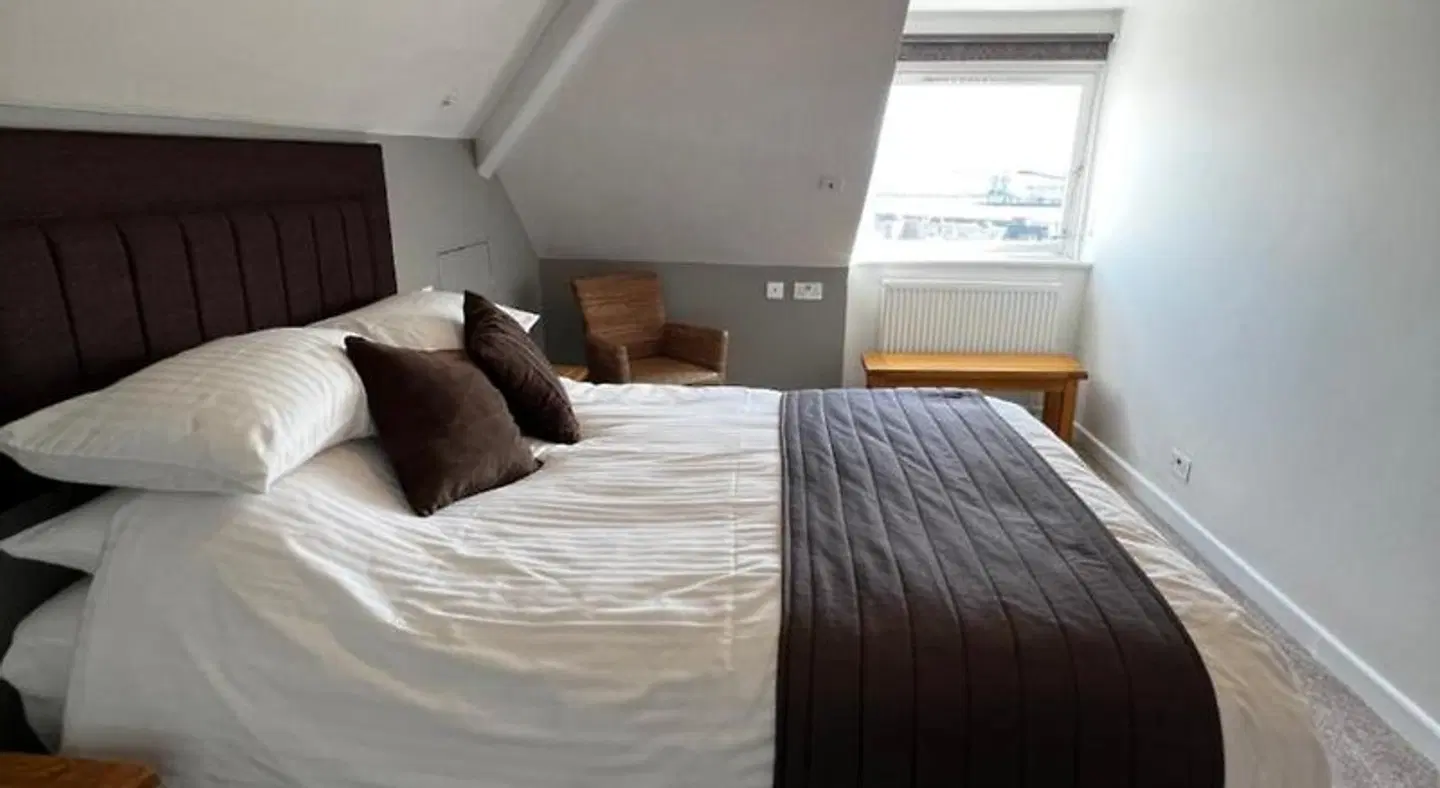 Queenswood ROOM_EXAMPLE