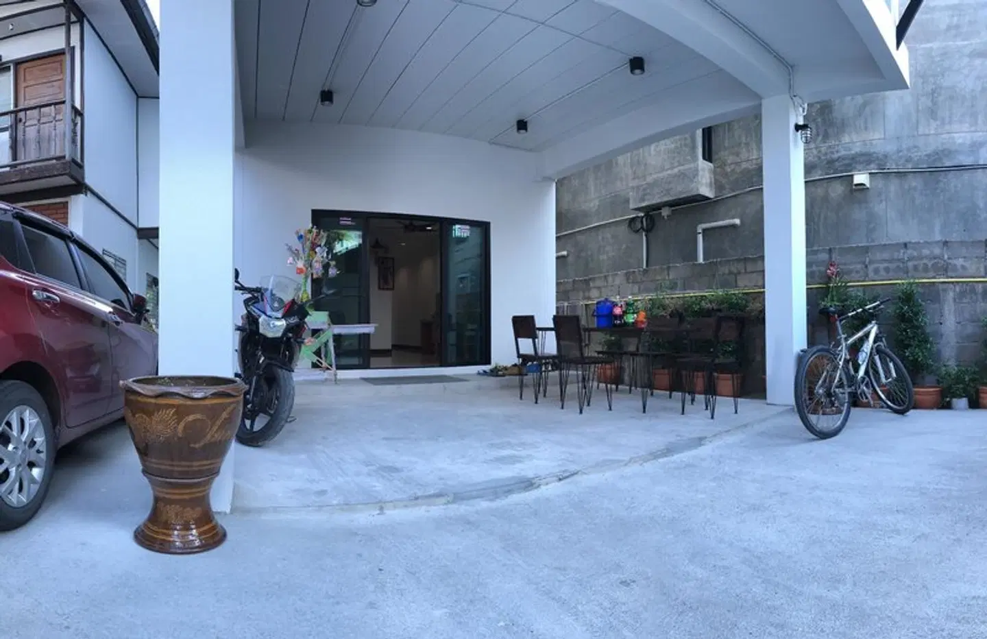 Baan Chaisri Hallenbad