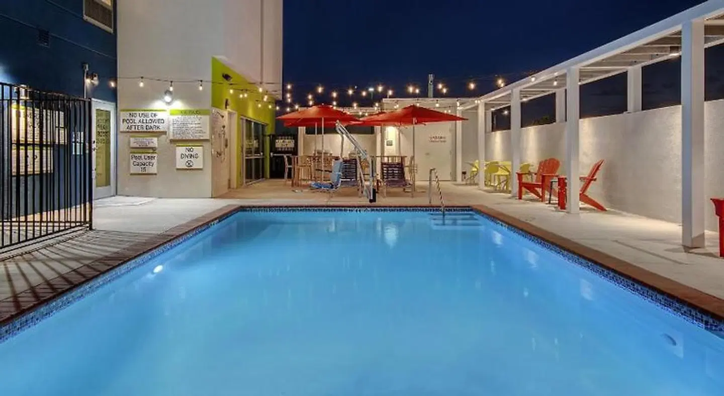 Home2 Suites by Hilton Garden Grove Hallenbad