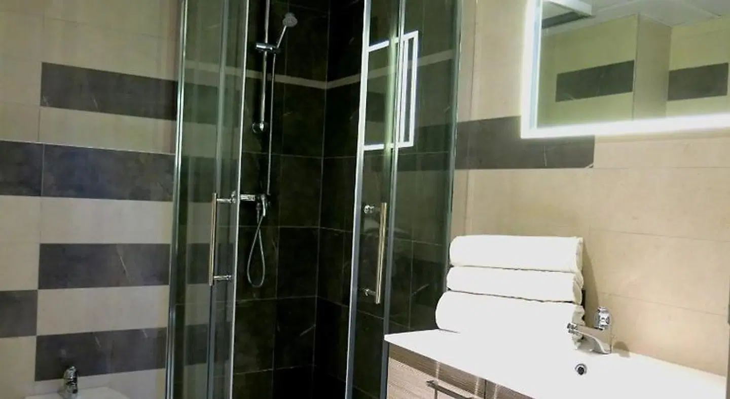 Appart'Hotel le Pelerin Badezimmer