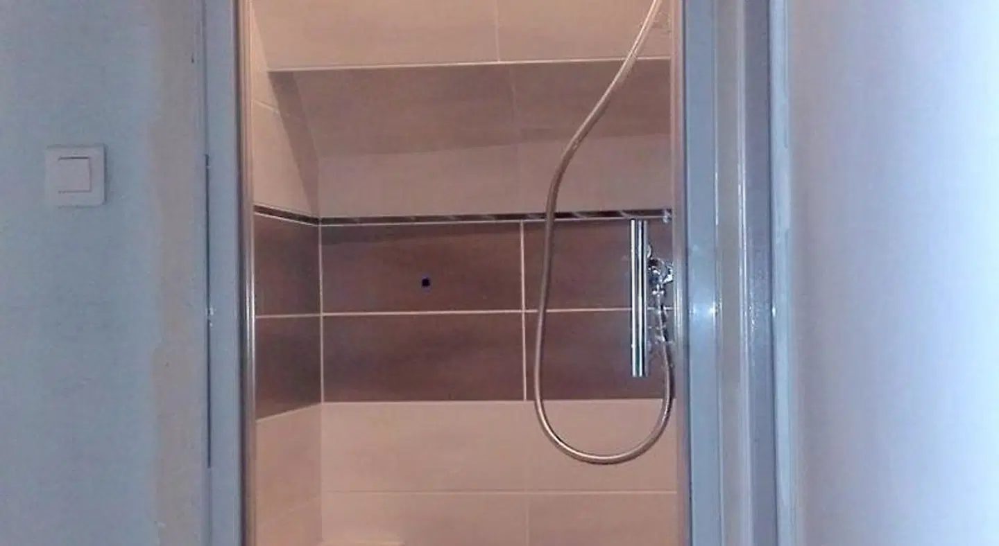 La Longère aux Volets Rouges Badezimmer