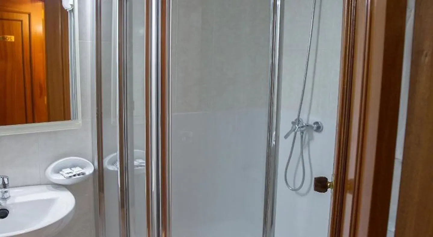 HOSTAL LA PALMERA Badezimmer