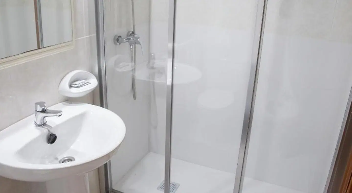 HOSTAL LA PALMERA Badezimmer