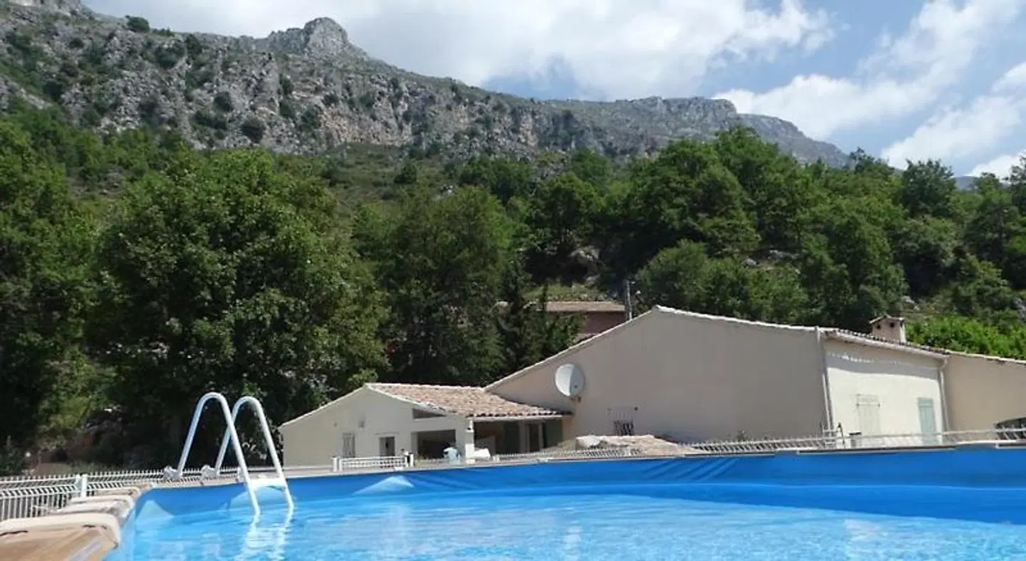 Chambres d hotes Villa Regain OUTDOOR_POOL