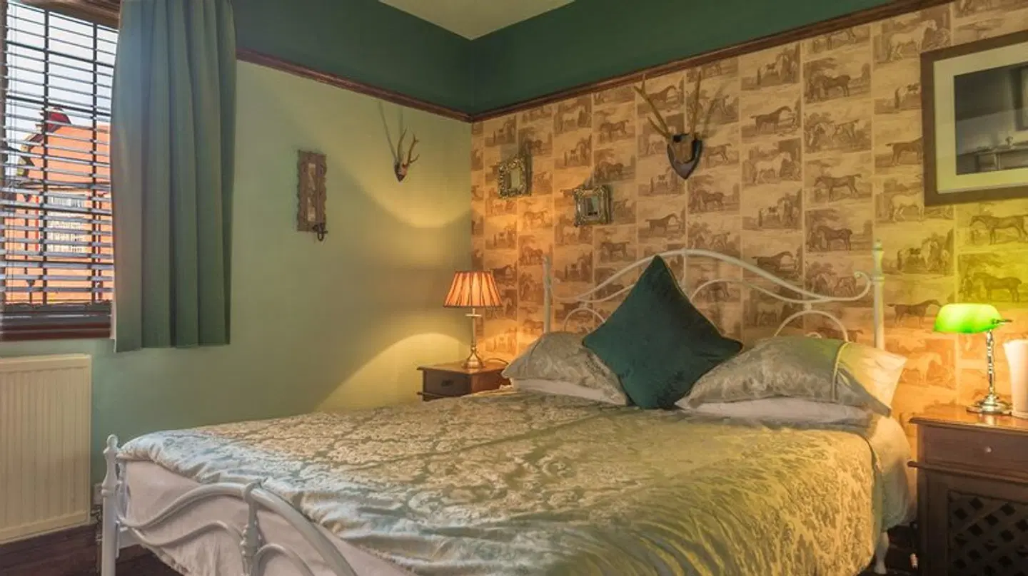 Golden Eagle ROOM_EXAMPLE
